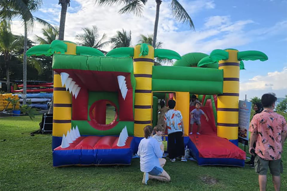 Bouncy Castle (Crocodile)