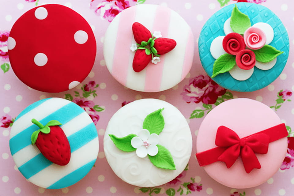 Fondant Cupcakes Decoration